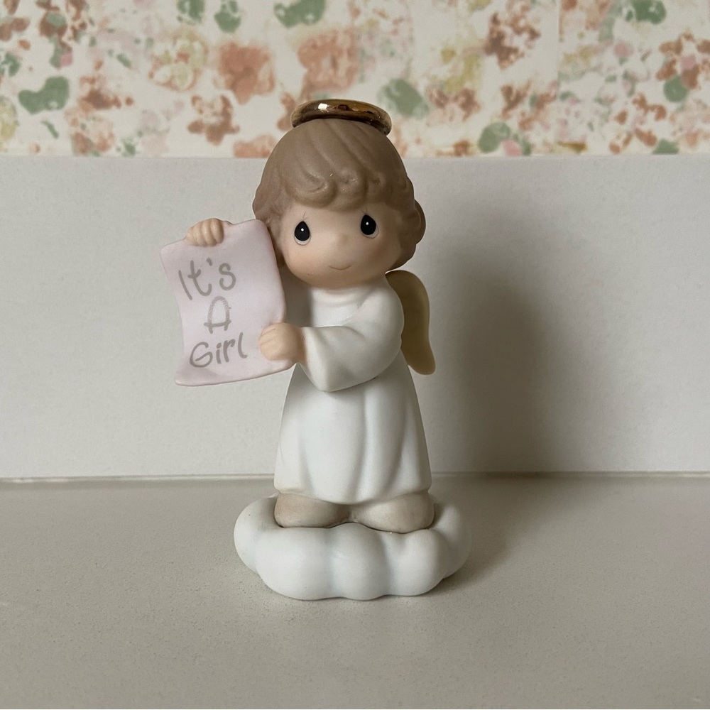 Precious Moments 2001 Growing in Grace/Infant/It's a Girl 136204B Brunette Baby